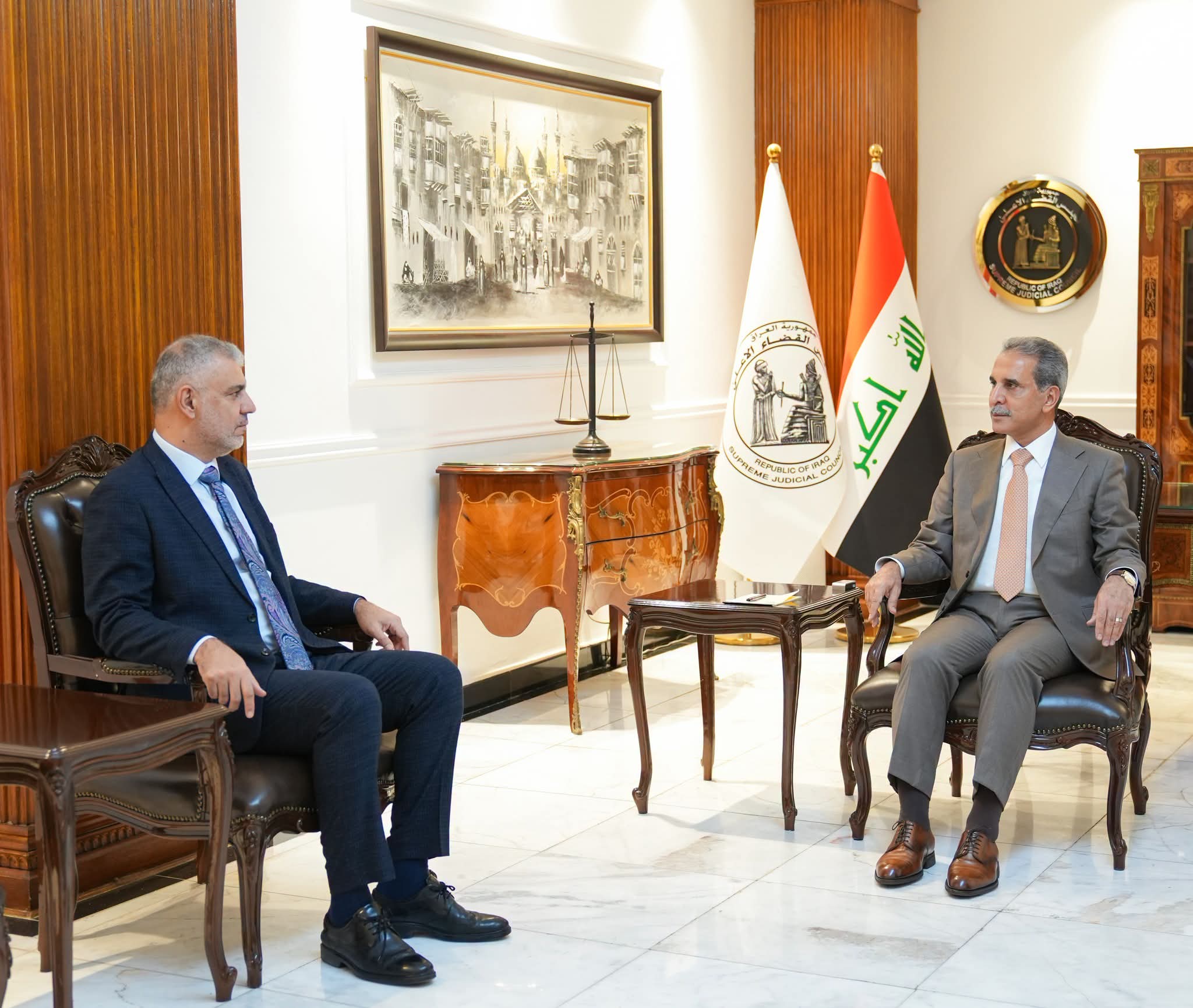 رئيس مجلس القضاء الأعلى يبحث مع وزير الاقتصاد الرقمي والحوكمة الإطار القانوني لعمل الوزارة