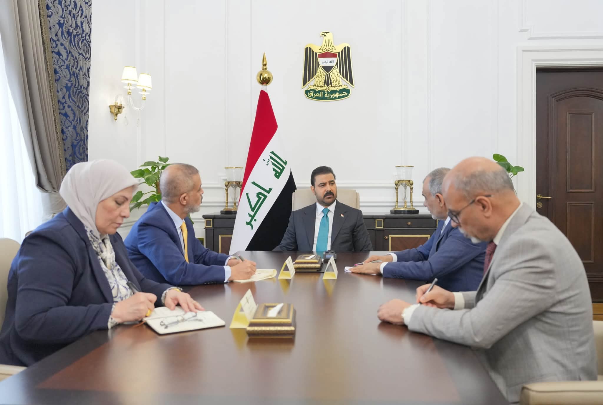 رئيس الوزراء يوجّه بتثبيت العقود والأجراء واستحداث 120 ألف درجة وظيفية ضمن موازنة 2027