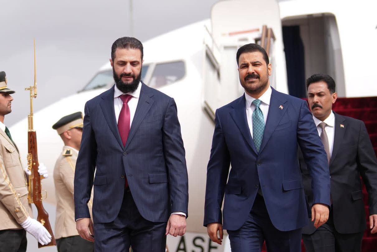 الرئيس السوري أحمد الشرع يستقبل رئيس الوزراء العراقي علي فالح الزيدي في مطار دمشق