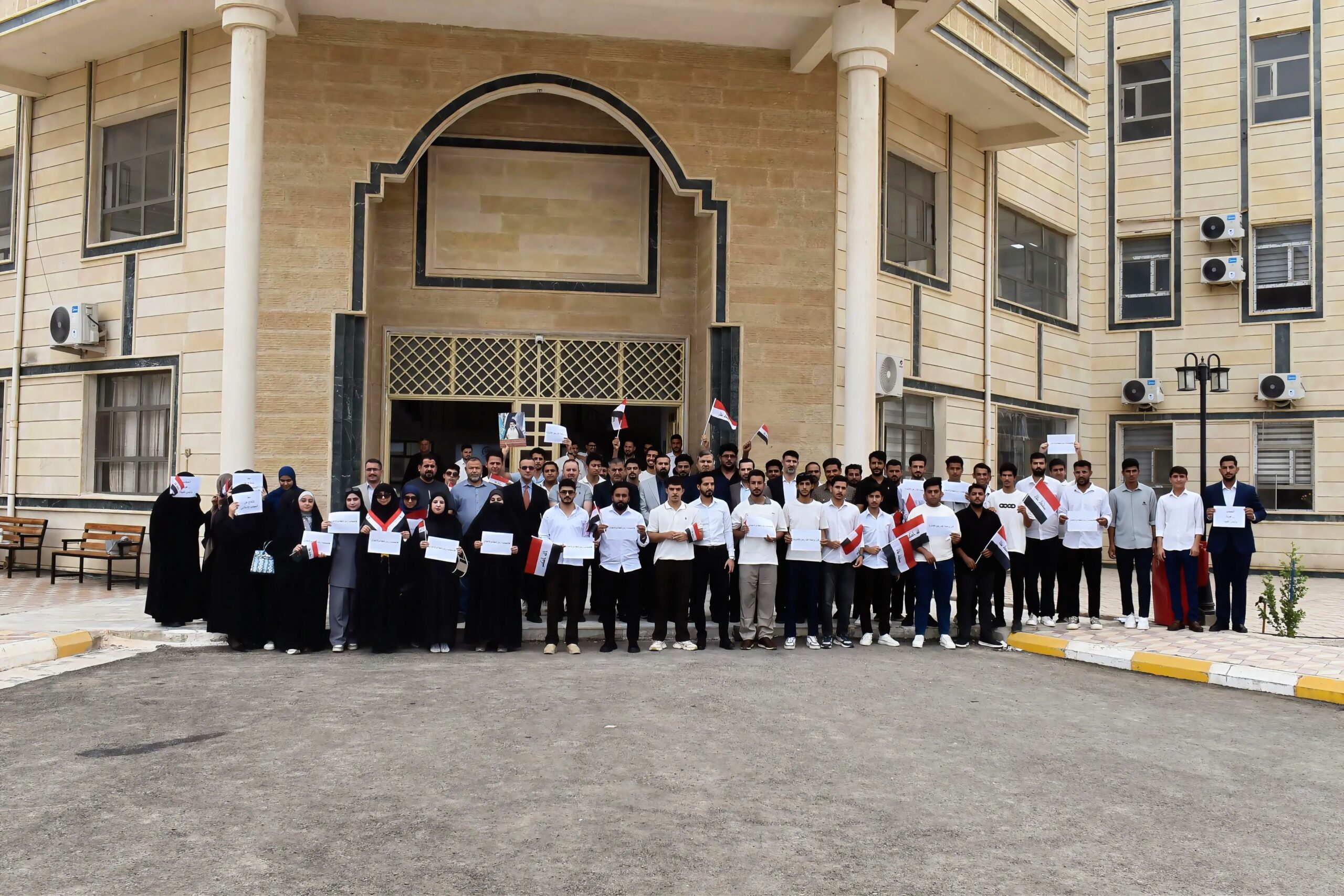 جامعات ومدارس ميسان تنظم وقفات احتجاجية رفضاً لمنع الحجاب بعد دعوة السيد مقتدى الصدر